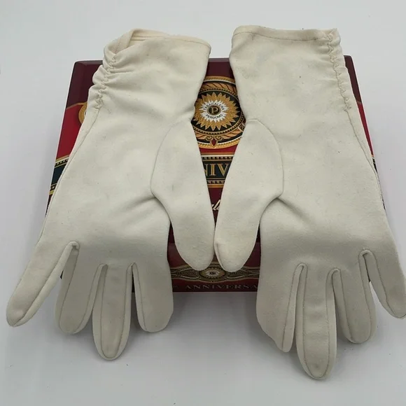 Vintage gloves with swallow accents, small size - Picture 2 of 6